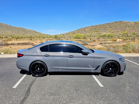 Used 2022 BMW 530i w/ Convenience Package image 2