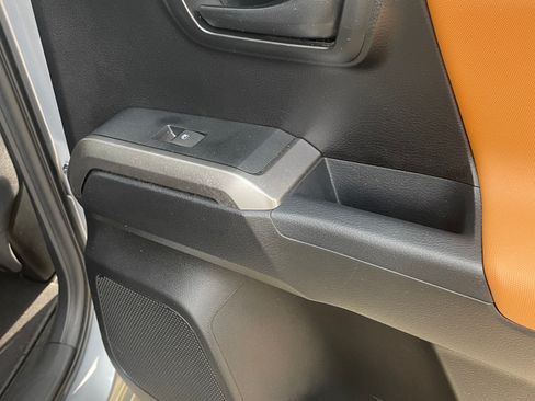 Used 2018 Toyota Tacoma SR5 RWD image 22
