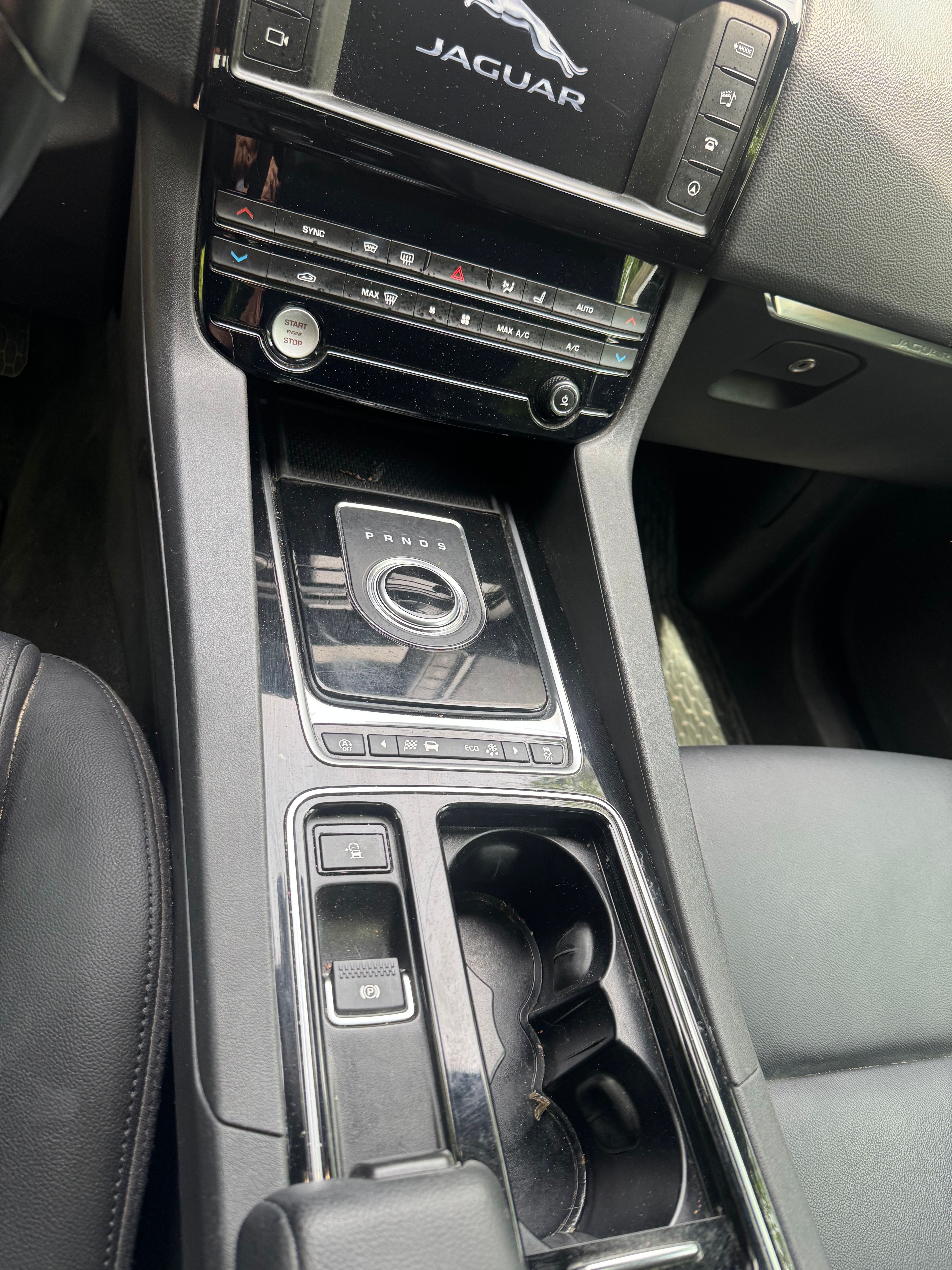 Used 2018 Jaguar F-PACE Premium AWD/4WD image 6