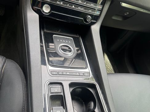 Used 2018 Jaguar F-PACE Premium AWD/4WD image 6