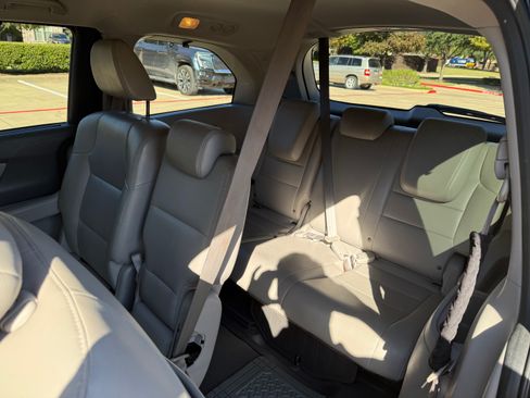 Used 2014 Honda Odyssey EX-L image 17