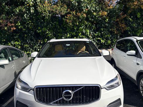 Used 2020 Volvo XC60 T5 Momentum image 11