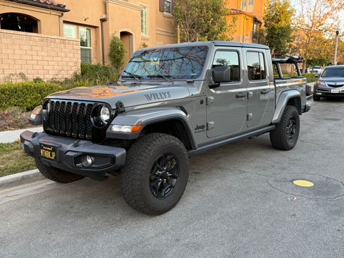 Used 2021 Jeep Gladiator Sport image 4