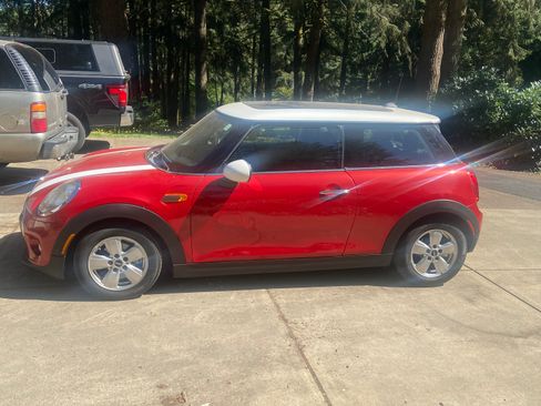 Used 2015 MINI Cooper 2-Door Hardtop image 5