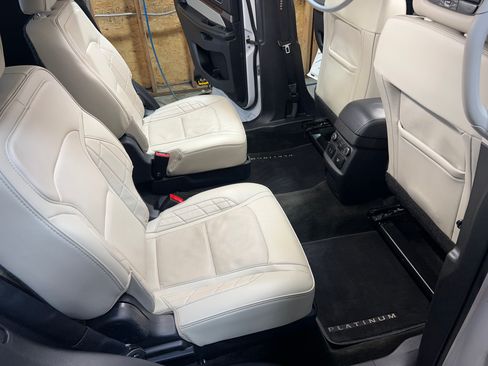 Used 2017 Ford Explorer Platinum image 22