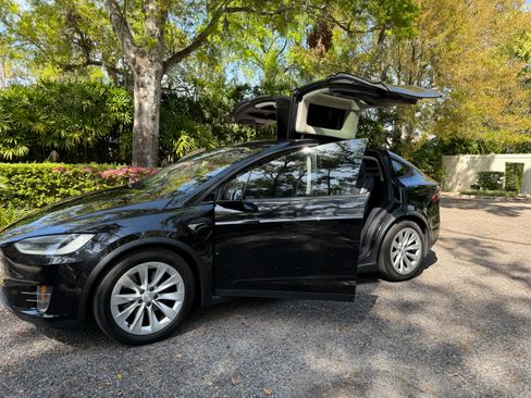 Used 2017 Tesla Model X 75D image 6