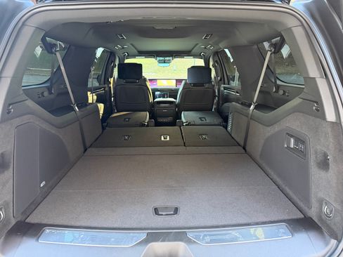 Used 2026 Cadillac Escalade ESV Luxury w/ Touring Package image 9