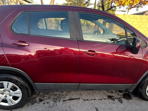 Used 2017 Chevrolet Trax LS image 1