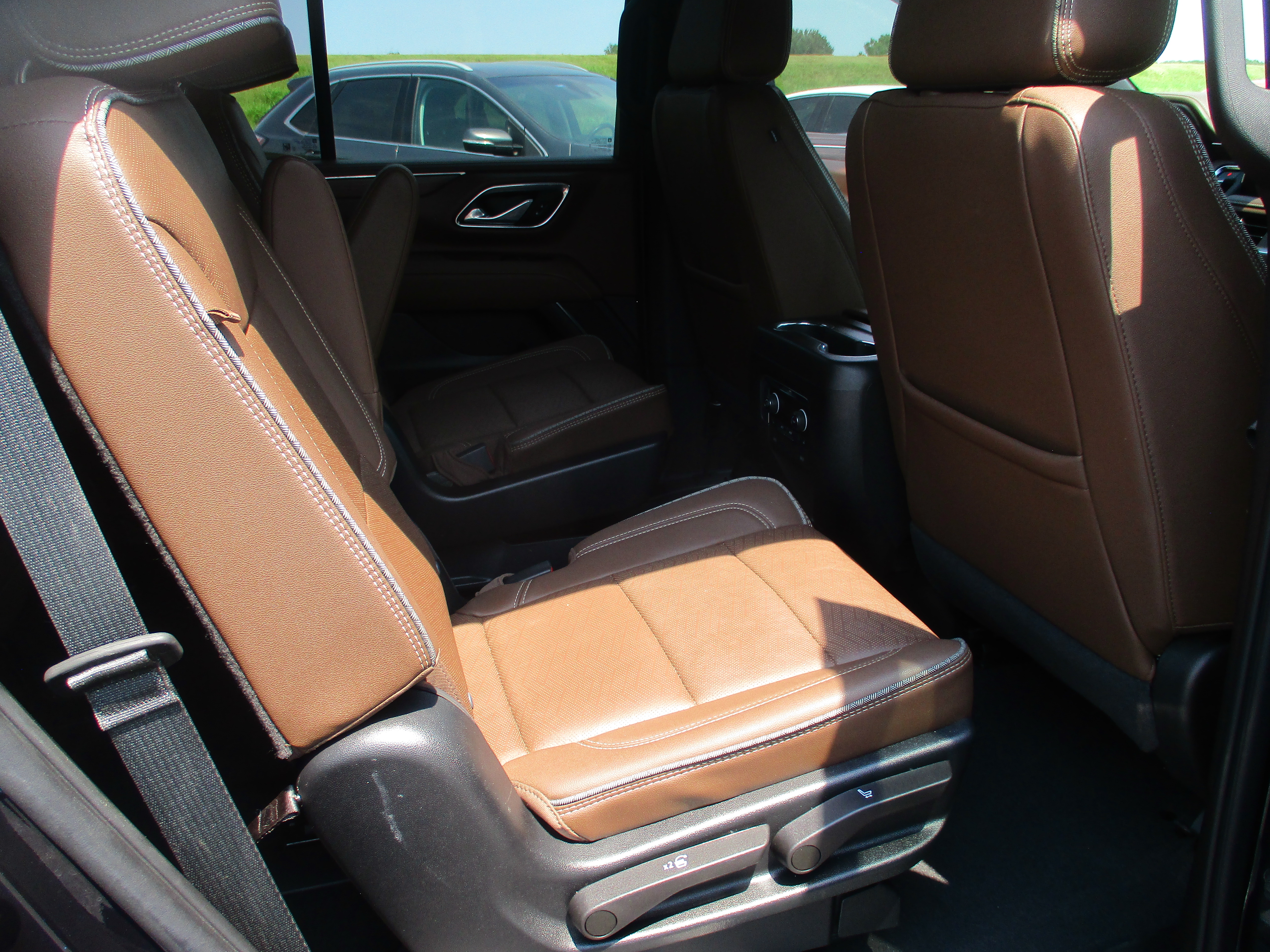 Used 2023 Chevrolet Tahoe High Country AWD/4WD image 19