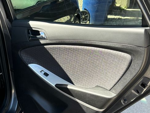 Used 2012 Hyundai Accent SE image 13