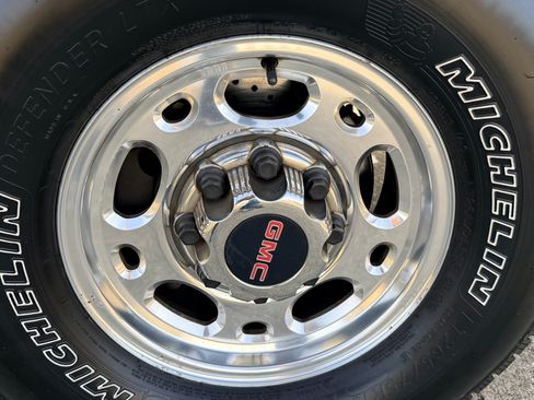 Used 2005 GMC Sierra 2500 SLT w/ Heavy-Duty Power Package image 16