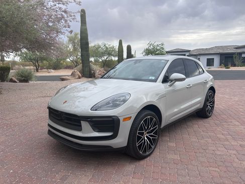 Used 2024 Porsche Macan image 1