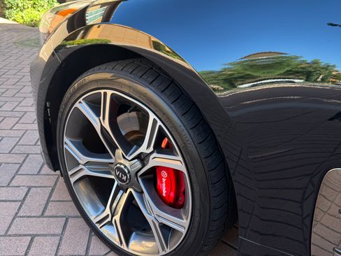 Used 2020 Kia Stinger GT2 RWD image 13