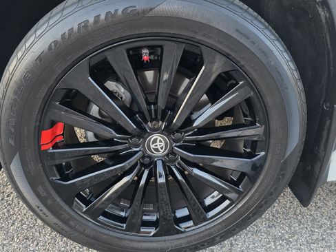 Used 2024 Toyota Highlander XSE image 10