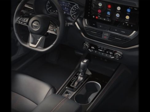 Used 2025 Nissan Altima 2.5 SR w/ SR Premium Package image 6