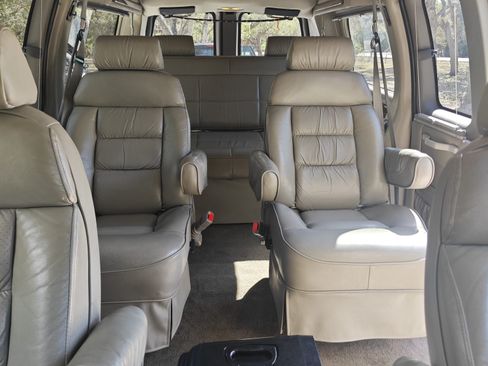 Used 2004 GMC Savana 1500 Van 3D w/ Preferred Equipment Group image 10
