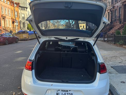 Used 2015 Volkswagen GTI SE image 11