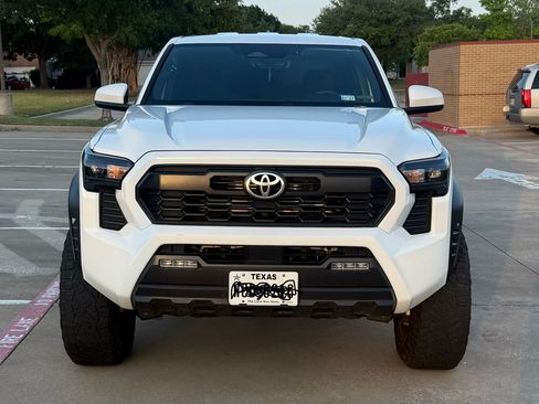 Used 2024 Toyota Tacoma TRD Off-Road AWD/4WD image 8