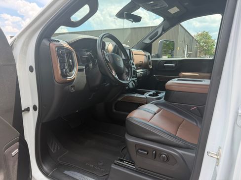 Used 2020 Chevrolet Silverado 2500 High Country w/ Z71 Off-Road Package AWD/4WD image 16