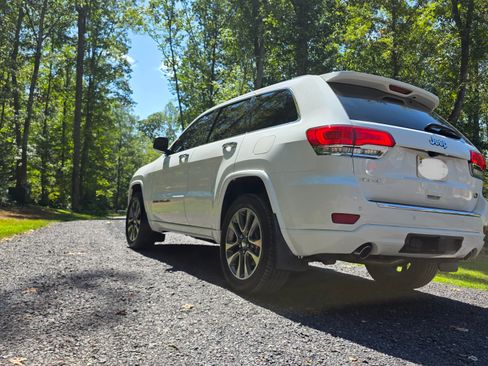 Used 2018 Jeep Grand Cherokee Overland image 4
