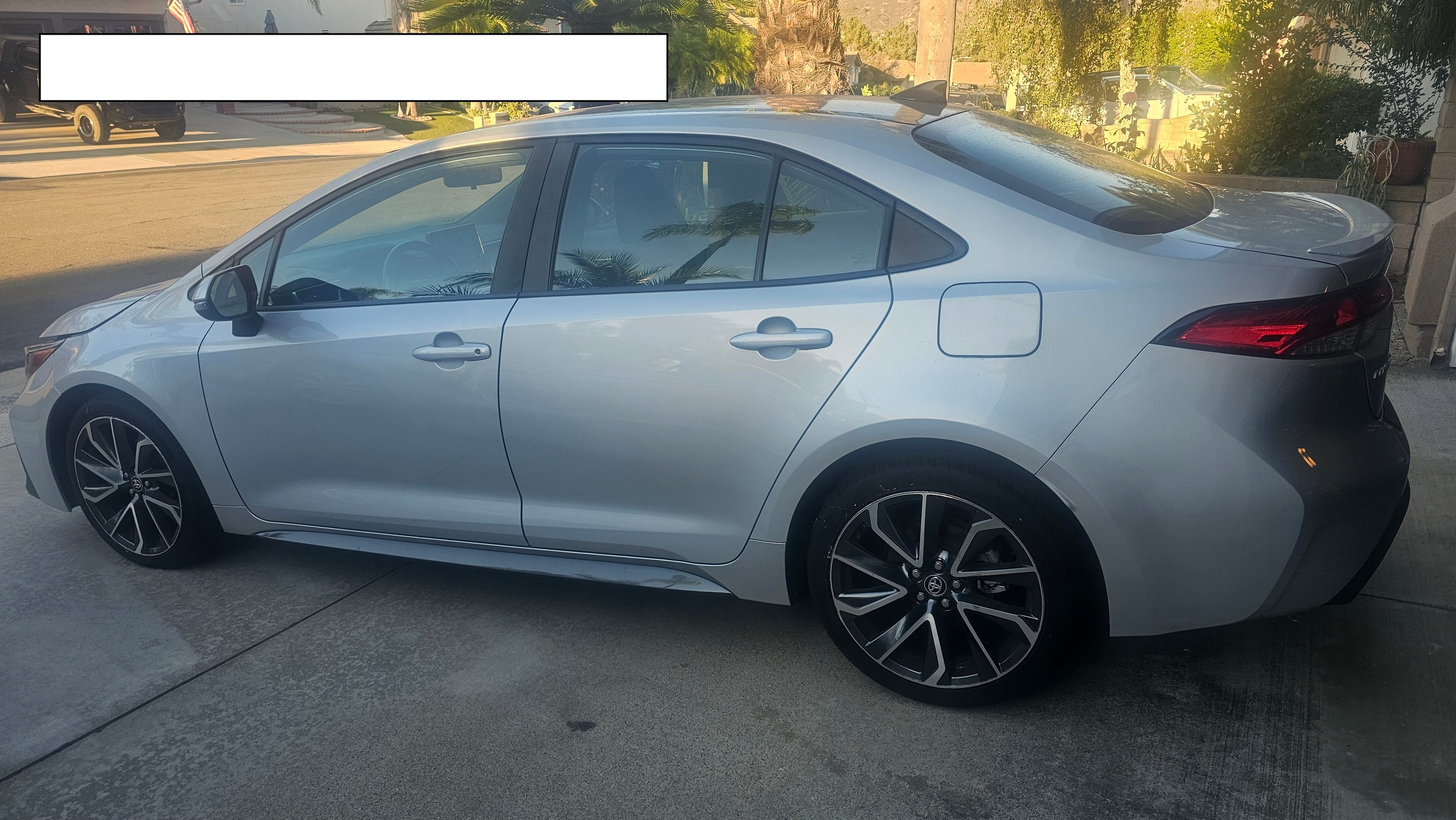 Used 2022 Toyota Corolla SE w/ Carpet Mat Package (TMS) FWD image 9