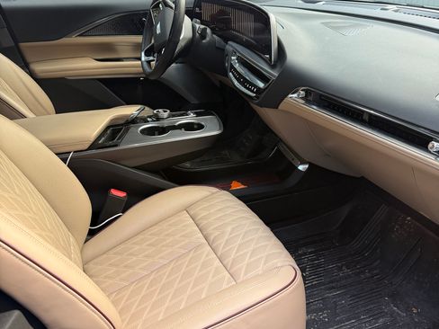 Used 2024 Cadillac Lyriq Luxury w/ Nappa Leather Package AWD/4WD image 14
