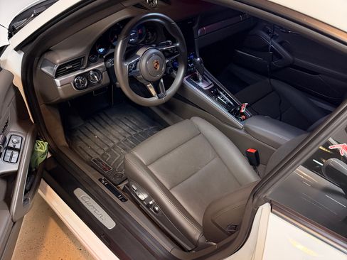 Used 2017 Porsche 911 Carrera image 4