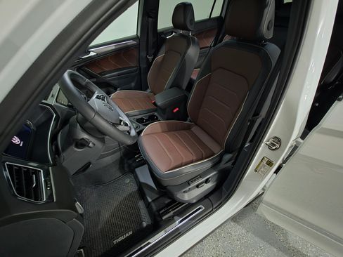 Used 2024 Volkswagen Tiguan SEL R-Line w/ MDO Package, Two-Row image 25