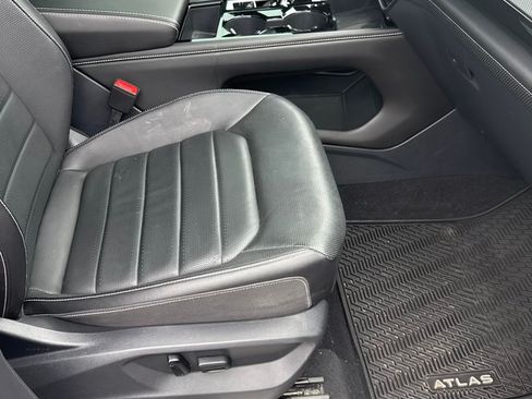 Used 2025 Volkswagen Atlas Cross Sport SEL R-Line image 27