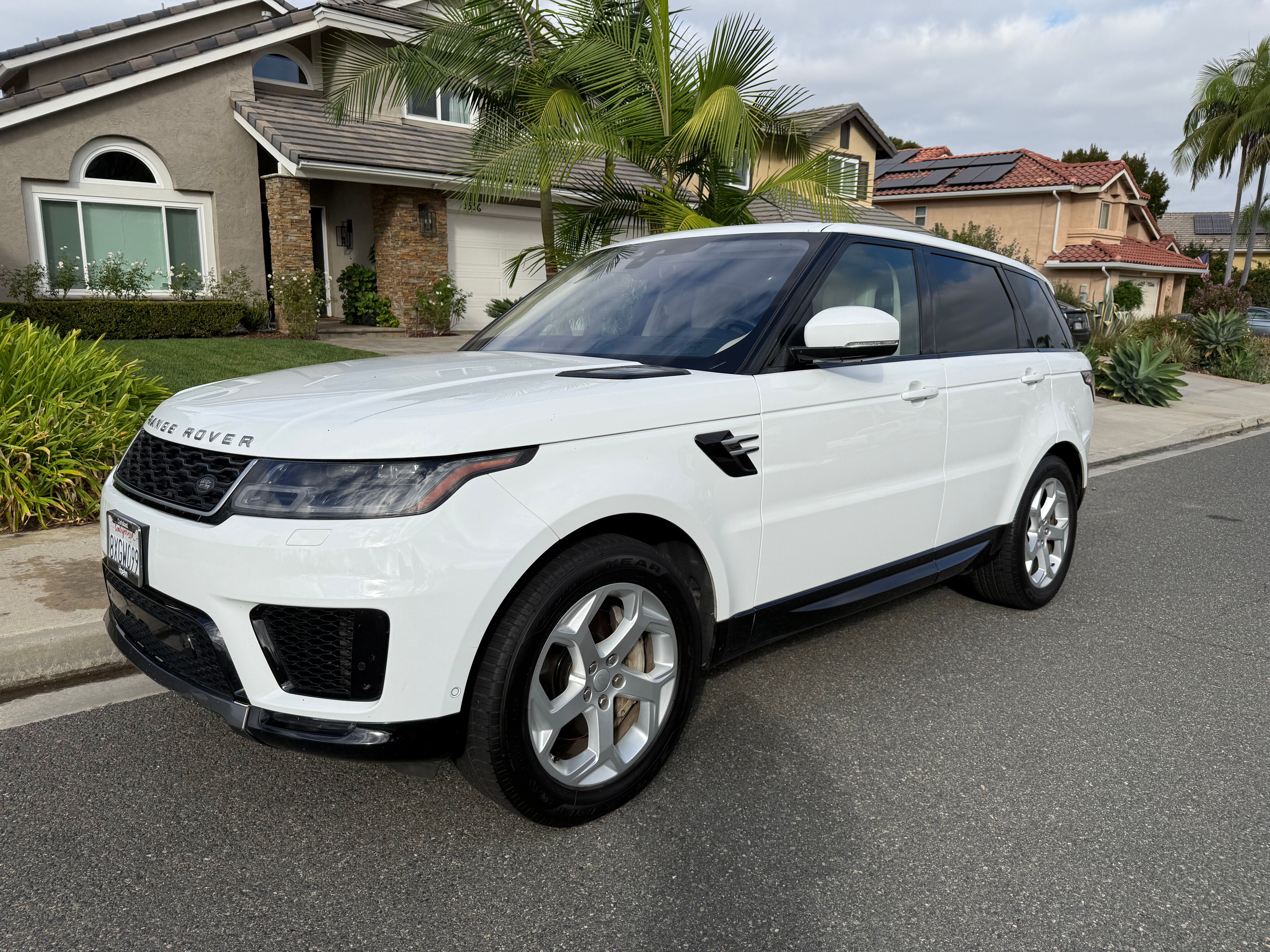 Used 2018 Land Rover Range Rover Sport HSE AWD/4WD image 1
