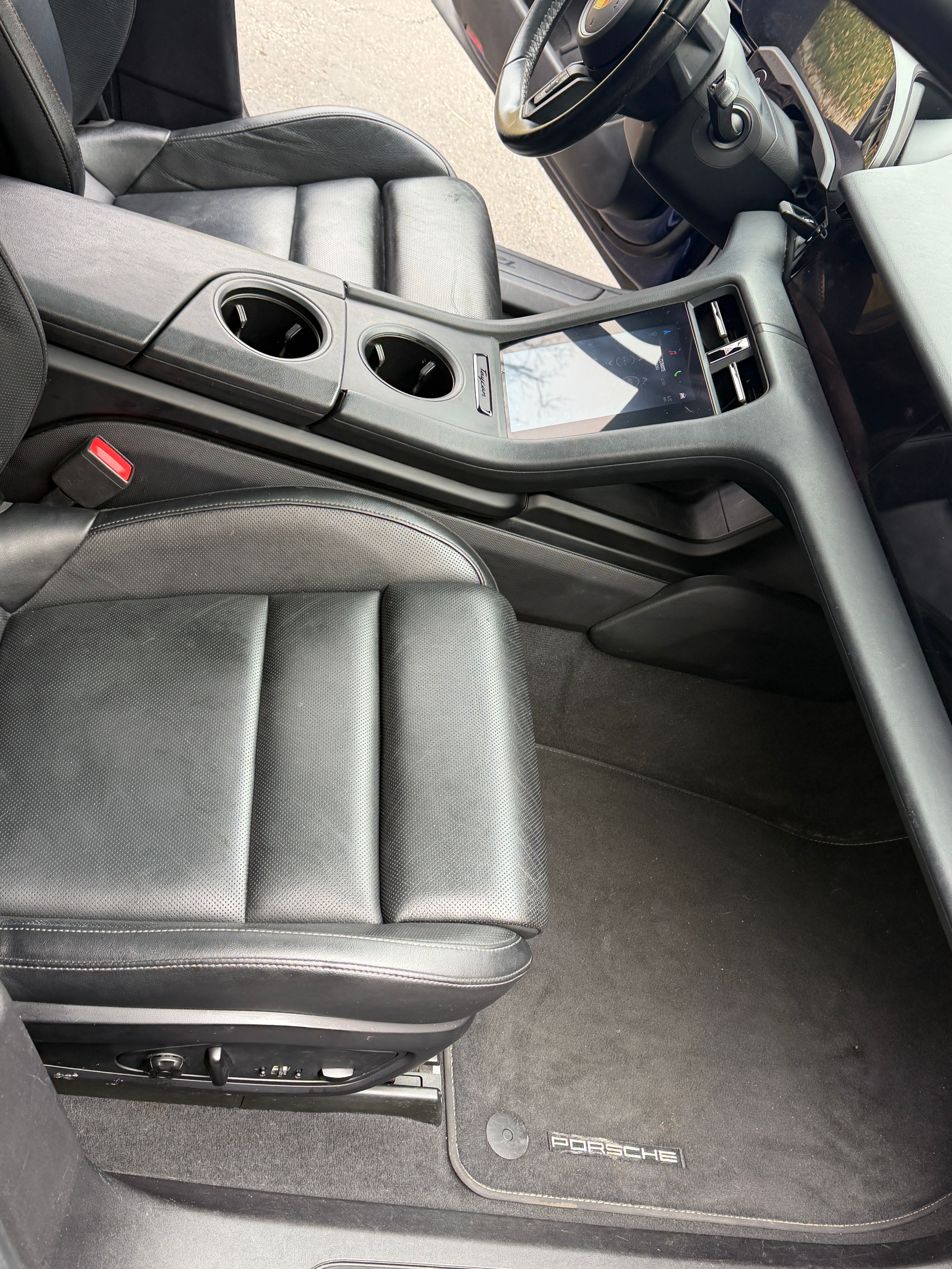 Used 2021 Porsche Taycan RWD image 19