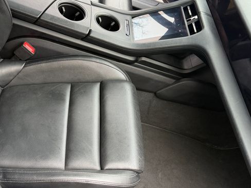 Used 2021 Porsche Taycan image 19