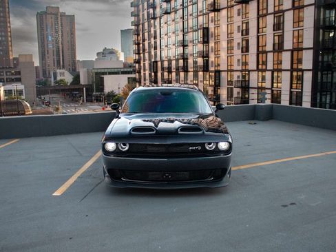 Used 2023 Dodge Challenger SRT Hellcat RWD image 5