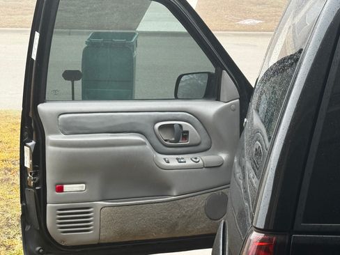 Used 1997 Chevrolet Tahoe 4WD 2-Door w/ Preferred Equipment Group 3 image 10