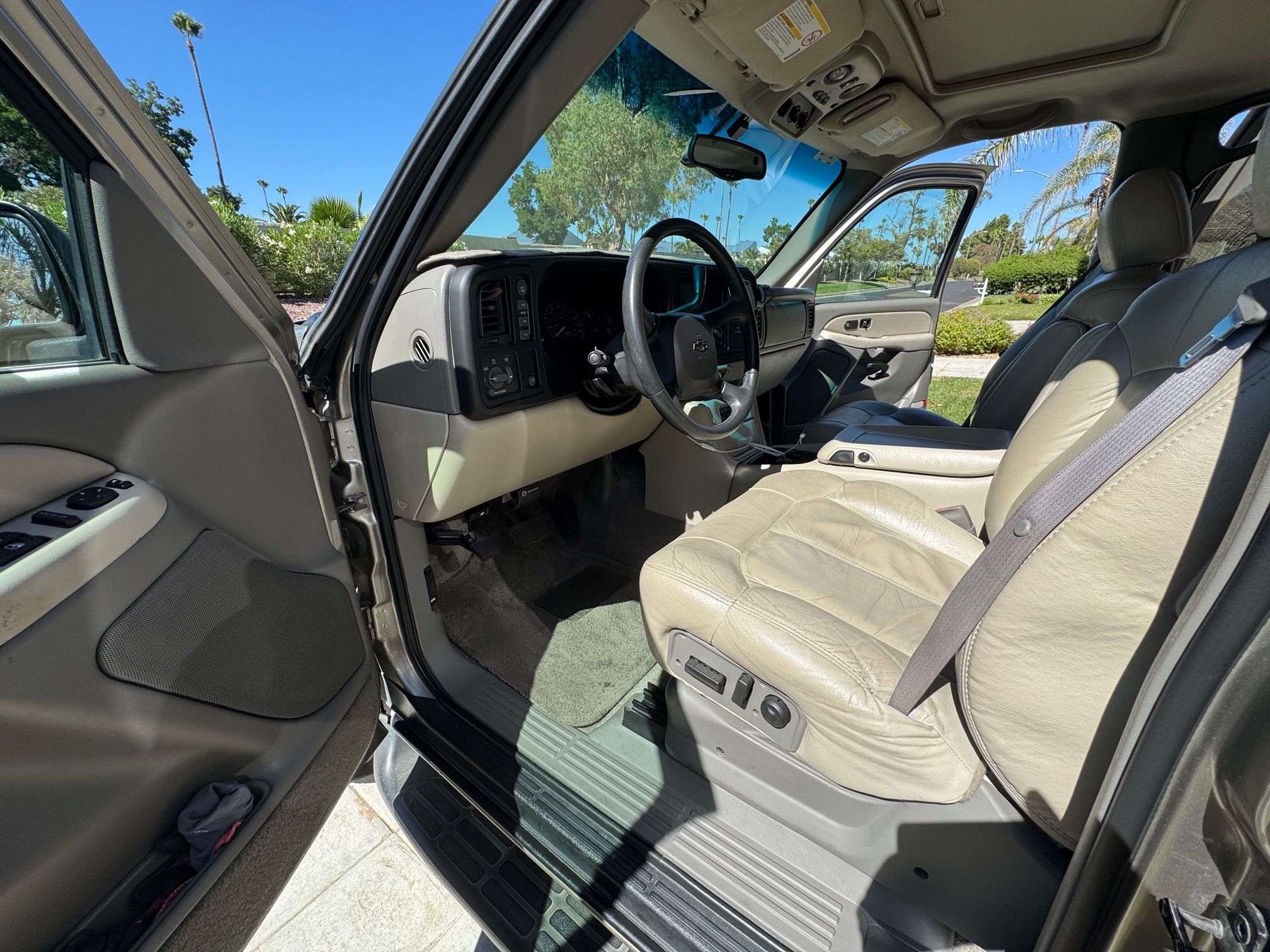 Used 2001 Chevrolet Suburban LT w/ LT Preferred Equipment Group AWD/4WD image 10