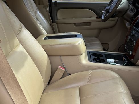 Used 2012 Chevrolet Suburban LT w/ Luxury Package image 8