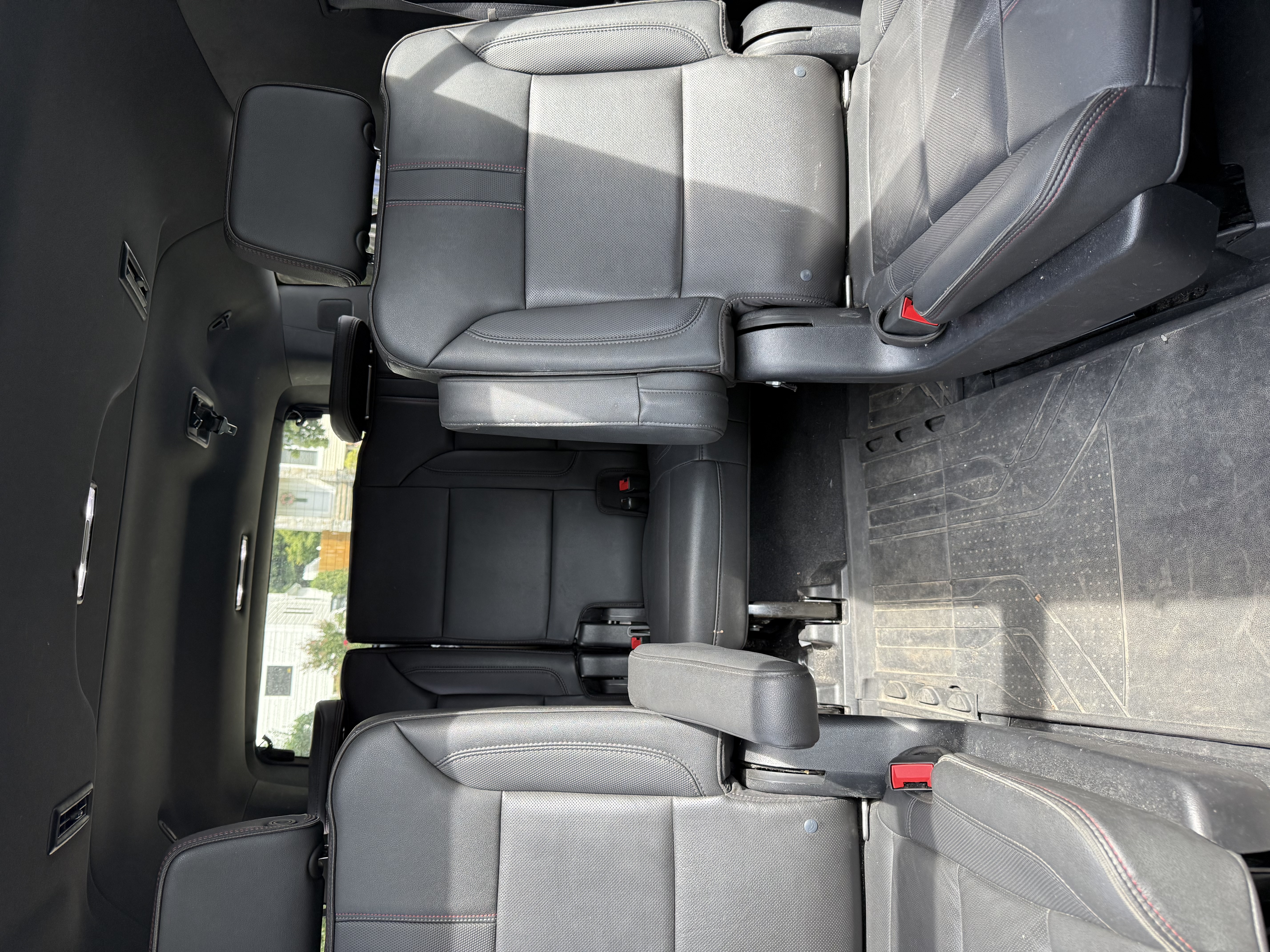 Used 2022 Chevrolet Suburban RST w/ Luxury Package AWD/4WD image 7