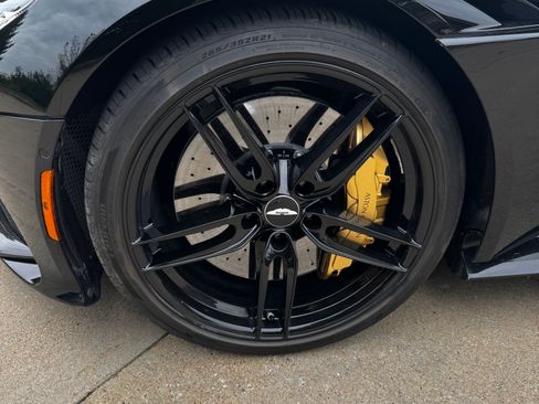 Used 2022 Aston Martin DBS Superleggera RWD image 4
