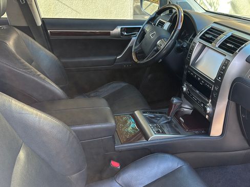 Used 2015 Lexus GX 460 w/ Premium Package AWD/4WD image 4