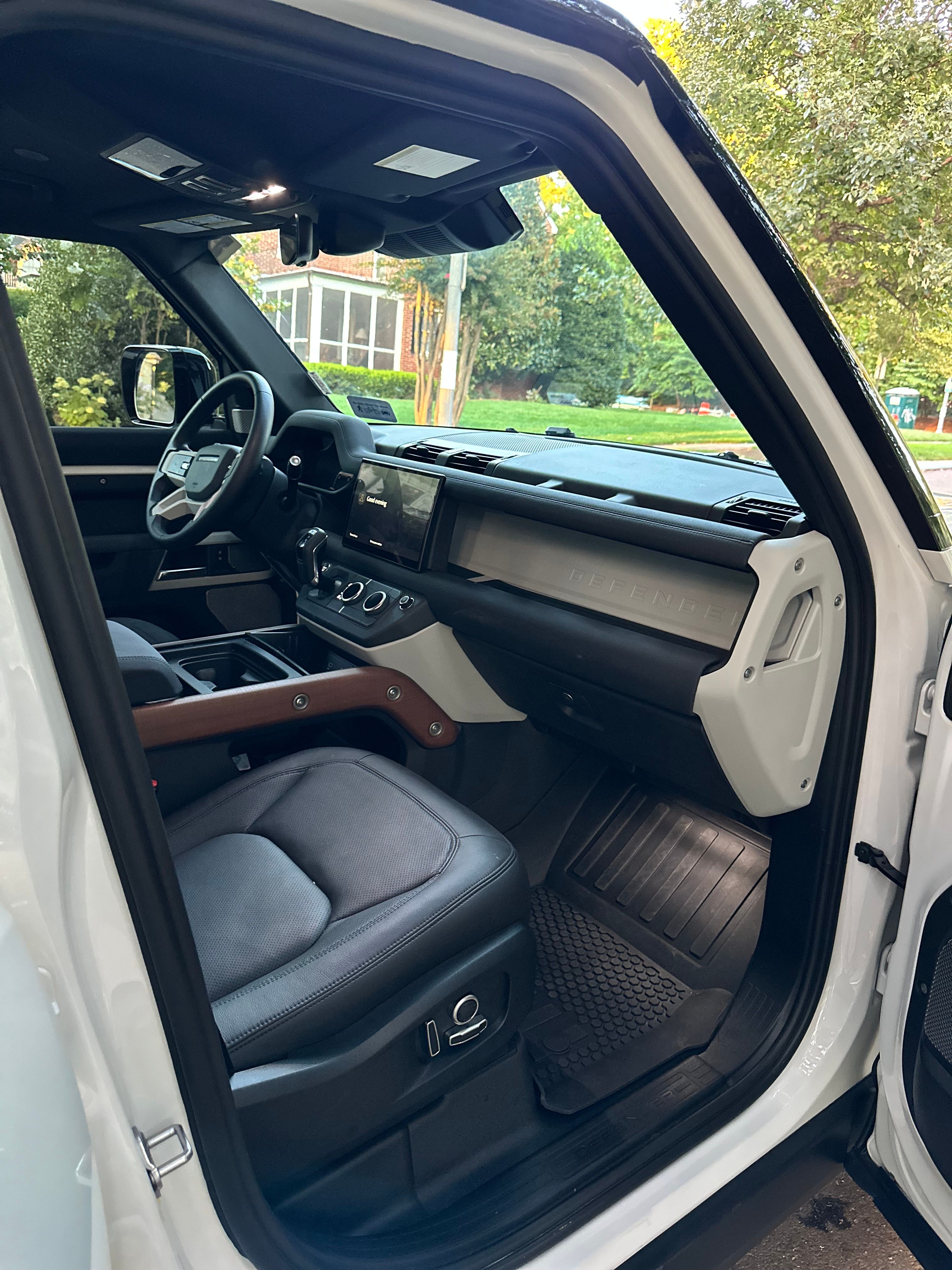 Used 2023 Land Rover Defender 130 SE AWD/4WD image 5