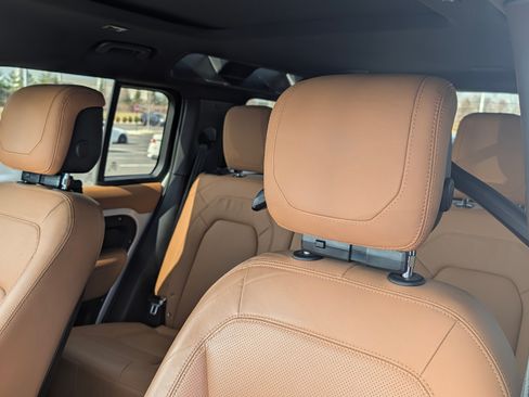 Used 2023 Land Rover Defender 110 image 9