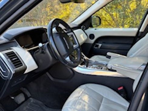 Used 2018 Land Rover Range Rover Sport HSE image 9