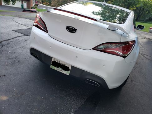 Used 2015 Hyundai Genesis 3.8 image 4