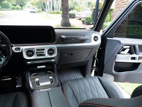 Used 2025 Mercedes-Benz G 63 AMG 4MATIC image 17