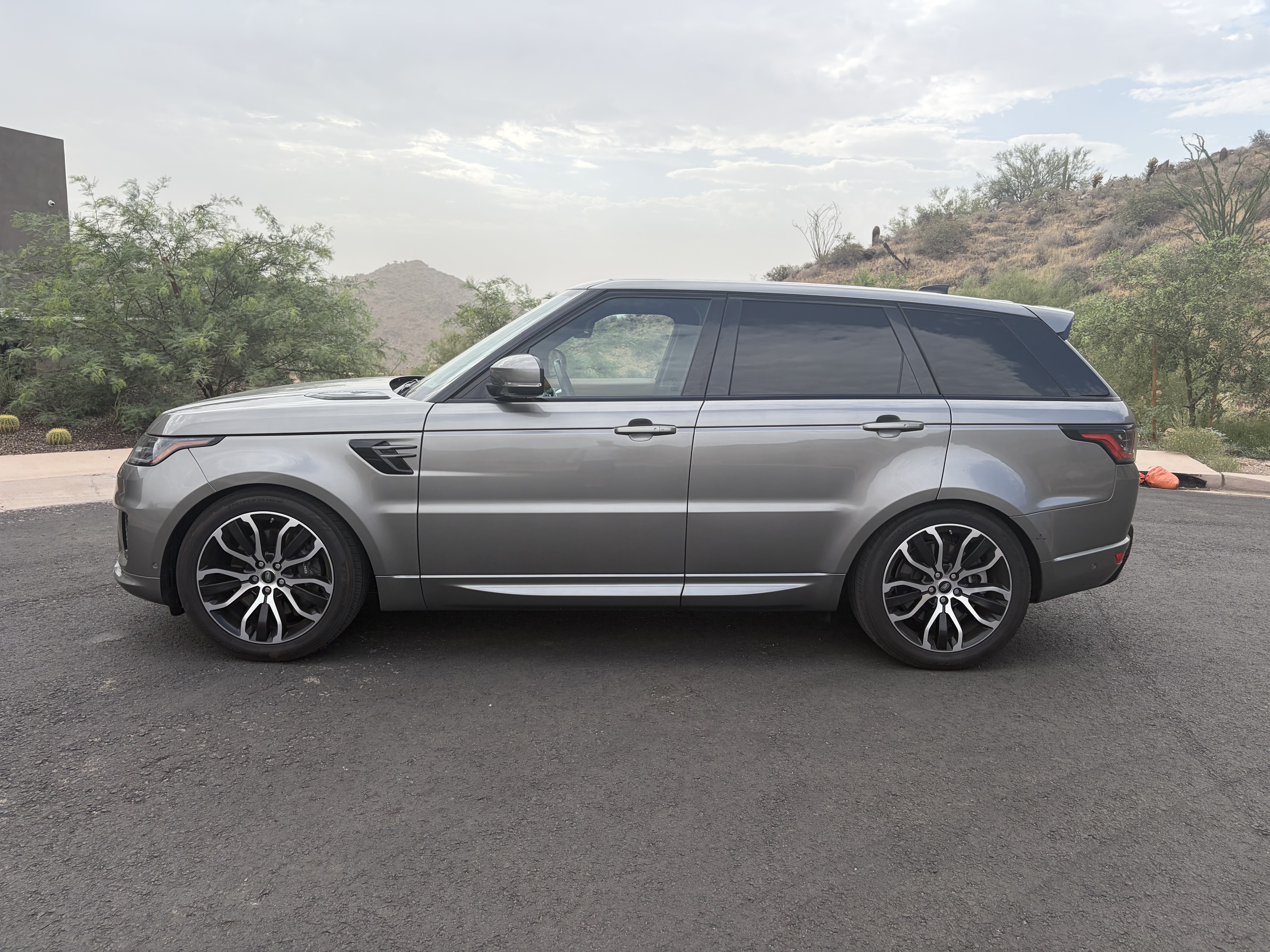 Used 2019 Land Rover Range Rover Sport Supercharged AWD/4WD image 2
