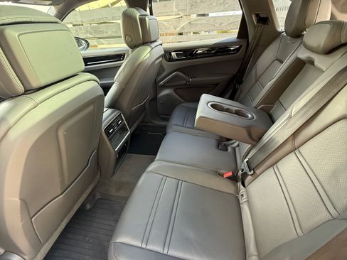 Used 2021 Porsche Cayenne Sport Utility 4D image 13