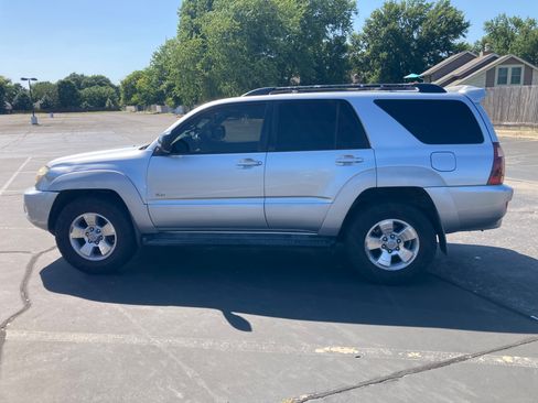 Used 2005 Toyota 4Runner SR5 RWD image 1