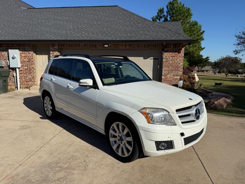 Used 2011 Mercedes-Benz GLK 350 4MATIC image 2