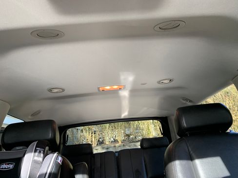 Used 2007 Cadillac Escalade 2WD w/ Information Package image 26