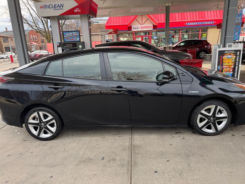 Used 2016 Toyota Prius Four Touring image 4